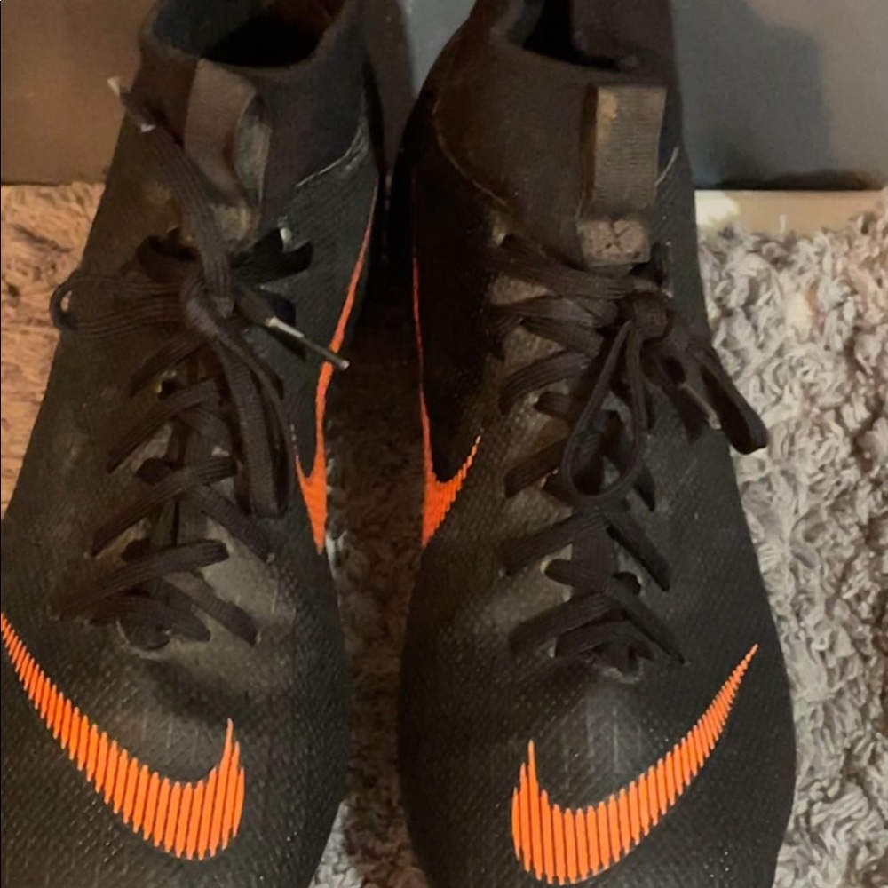Nike soccer cleats 3Y